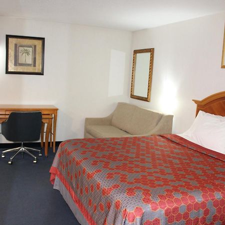 American Inn And Suites Ionia ภายนอก รูปภาพ