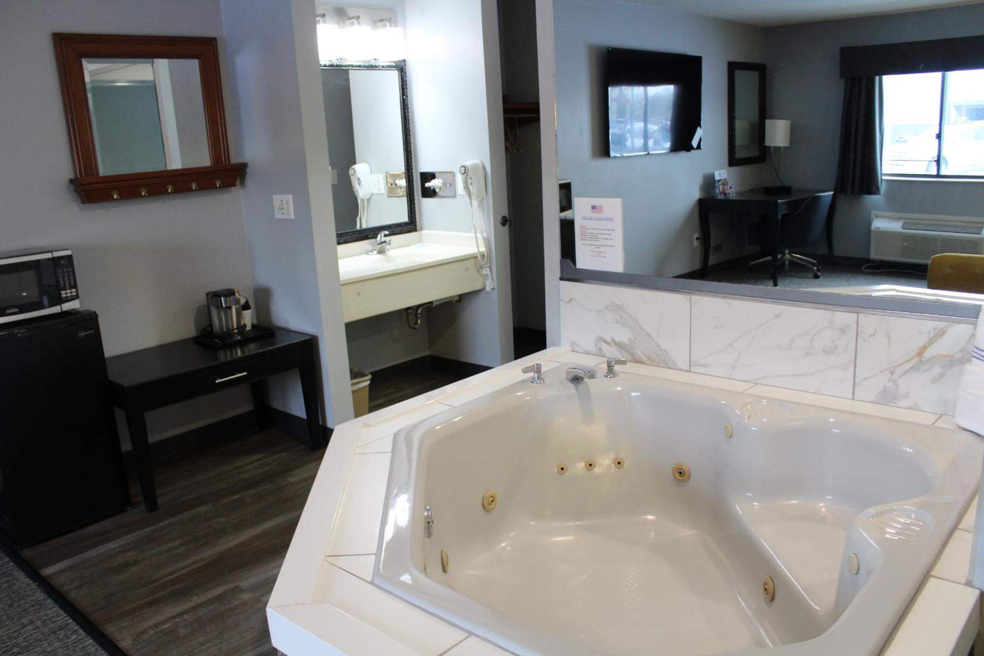 American Inn And Suites Ionia ภายนอก รูปภาพ