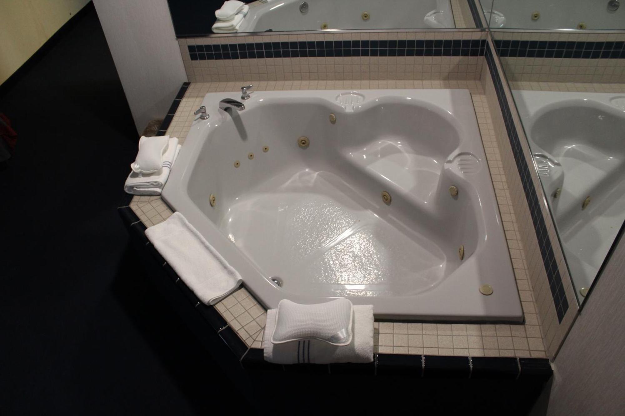 American Inn And Suites Ionia ภายนอก รูปภาพ