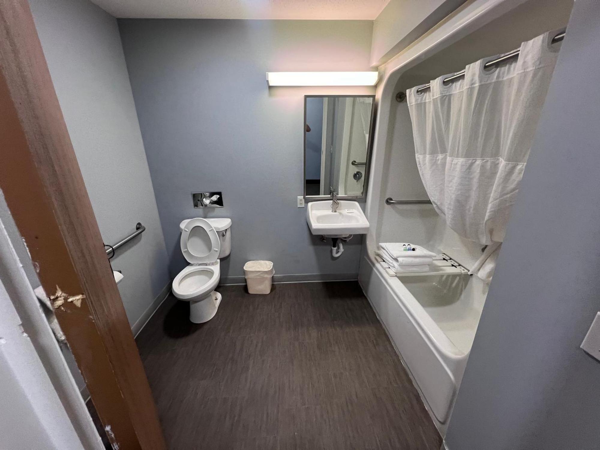 American Inn And Suites Ionia ภายนอก รูปภาพ